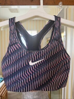 Nike Black & Pink Wave-Pattern Racerback Sports Bra